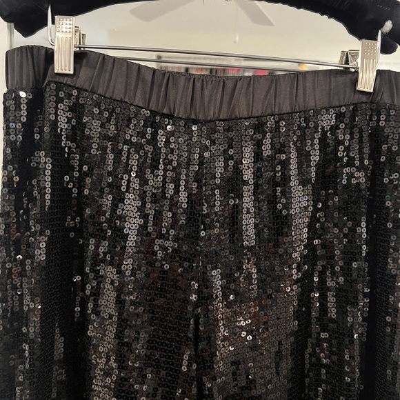 Lisa Rinna Black Sequin Pants Set - Picture 2 of 8